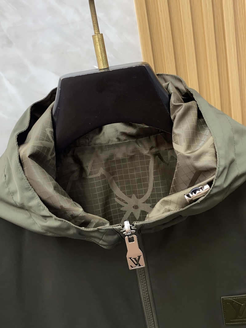 l0vis Vvtt0n outwear